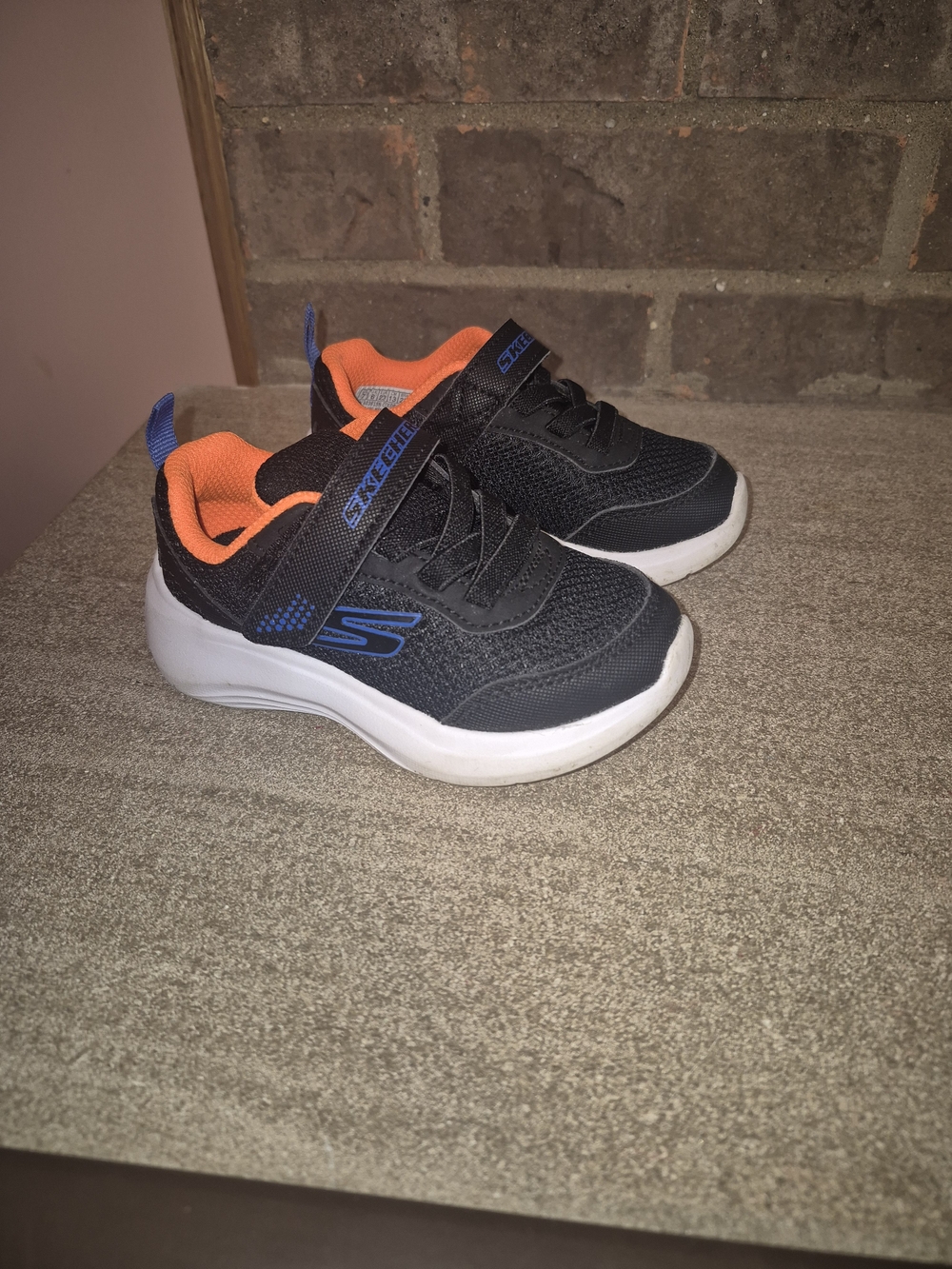 Skechers Toddlers Black & Orange Athletic Sneakers 7T